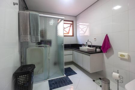 Casa à venda com 183m², 4 quartos e 4 vagasBanheiro