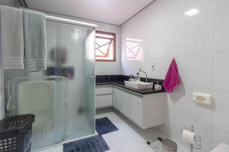 Casa à venda com 183m², 4 quartos e 4 vagasBanheiro