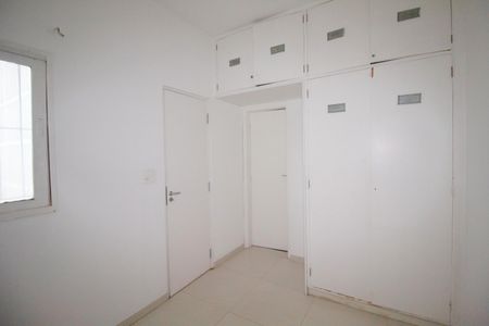 Apartamento à venda com 170m², 3 quartos e 1 vaga Apartamento à venda com 170m², 3 quartos e 1 vagaQuarto de Serviço