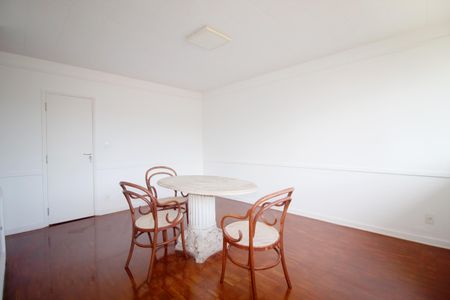 Apartamento à venda com 170m², 3 quartos e 1 vaga Apartamento à venda com 170m², 3 quartos e 1 vagaSala