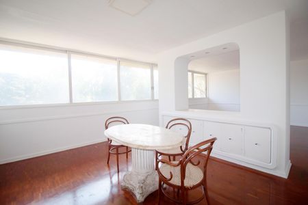 Apartamento à venda com 170m², 3 quartos e 1 vaga Apartamento à venda com 170m², 3 quartos e 1 vagaSala