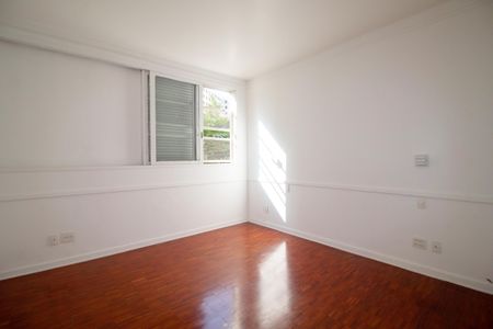 Apartamento à venda com 170m², 3 quartos e 1 vaga Apartamento à venda com 170m², 3 quartos e 1 vagaSuíte