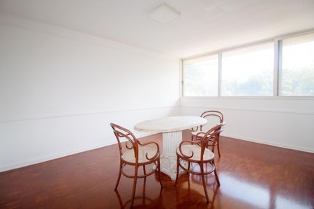 Apartamento à venda com 170m², 3 quartos e 1 vaga Apartamento à venda com 170m², 3 quartos e 1 vagaSala