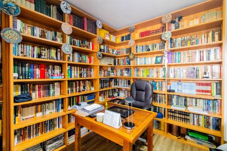 Casa à venda com 367m², 2 quartos e 5 vagasEscritorio