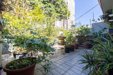 Casa à venda com 367m², 2 quartos e 5 vagas Casa à venda com 367m², 2 quartos e 5 vagasVaranda