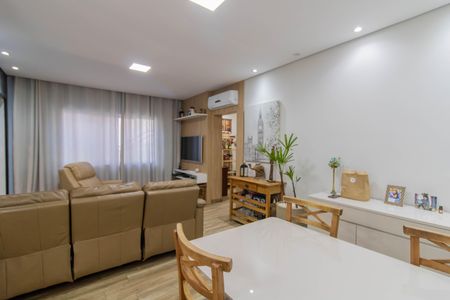 Casa à venda com 367m², 2 quartos e 5 vagasSala