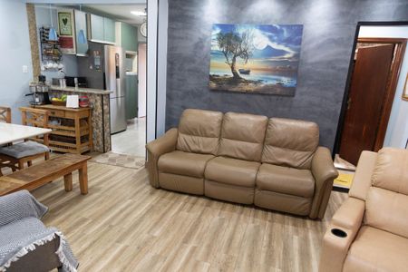 Casa à venda com 367m², 3 quartos e 5 vagas Casa à venda com 367m², 3 quartos e 5 vagasSala