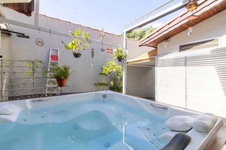 Casa à venda com 367m², 2 quartos e 5 vagasQuintal