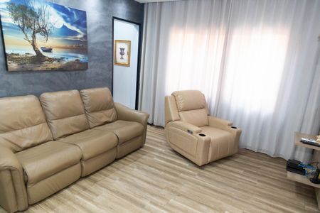 Casa à venda com 367m², 3 quartos e 5 vagas Casa à venda com 367m², 3 quartos e 5 vagasSala