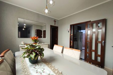 Casa à venda com 160m², 3 quartos e 6 vagas Casa à venda com 160m², 3 quartos e 6 vagasSala de Jantar