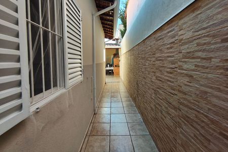 Casa à venda com 160m², 3 quartos e 6 vagas Casa à venda com 160m², 3 quartos e 6 vagasCorredor - Quintal