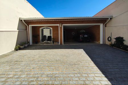 Casa à venda com 160m², 3 quartos e 6 vagas Casa à venda com 160m², 3 quartos e 6 vagasQuintal - Garagem