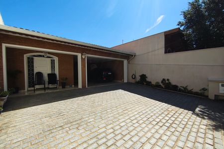 Casa à venda com 160m², 3 quartos e 6 vagas Casa à venda com 160m², 3 quartos e 6 vagasQuintal - Garagem