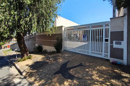 Casa à venda com 160m², 3 quartos e 6 vagas Casa à venda com 160m², 3 quartos e 6 vagasFachada