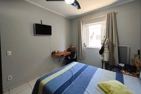 Casa à venda com 160m², 3 quartos e 6 vagas Casa à venda com 160m², 3 quartos e 6 vagasQuarto 2