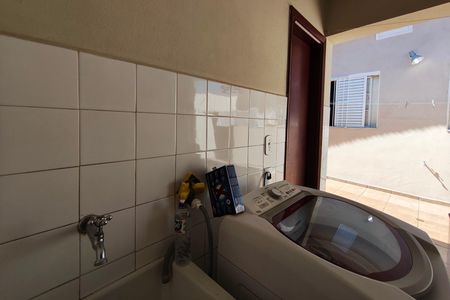 Casa à venda com 160m², 3 quartos e 6 vagas Casa à venda com 160m², 3 quartos e 6 vagasÁrea de Serviço