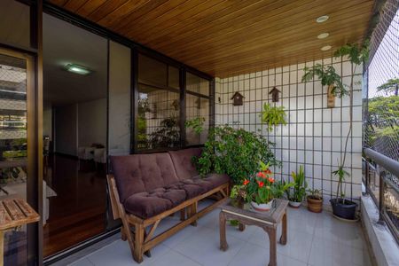 Apartamento à venda com 139m², 3 quartos e 2 vagasVaranda