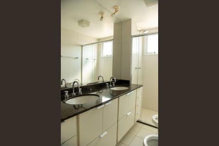 Apartamento à venda com 180m², 2 quartos e 2 vagasBanheiro da Suíte 1