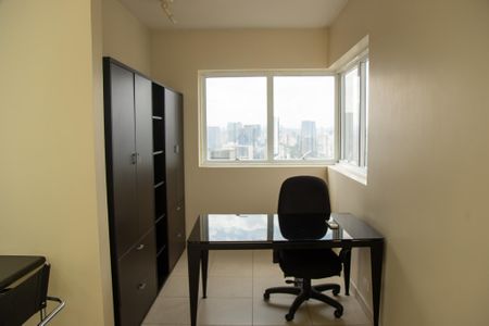 Apartamento à venda com 180m², 2 quartos e 2 vagasEscritório