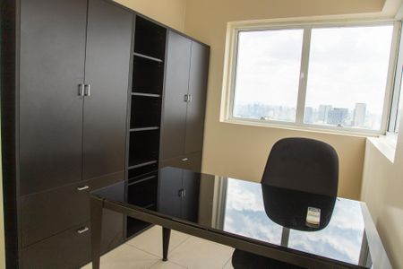 Apartamento à venda com 180m², 2 quartos e 2 vagasEscritório