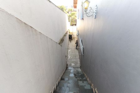 Casa à venda com 858m², 4 quartos e 4 vagas Casa à venda com 858m², 4 quartos e 4 vagasCorredor Externo