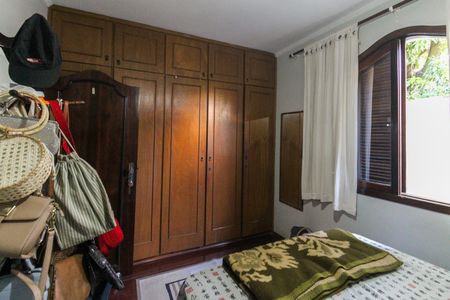 Casa à venda com 858m², 4 quartos e 4 vagas Casa à venda com 858m², 4 quartos e 4 vagasQuarto 2