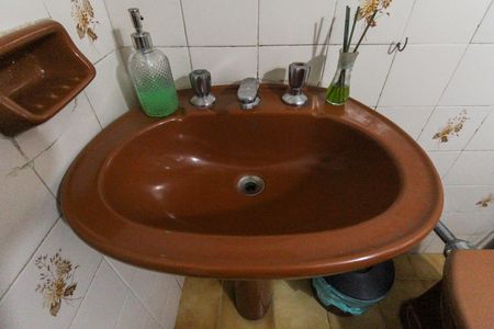 Casa à venda com 858m², 4 quartos e 4 vagas Casa à venda com 858m², 4 quartos e 4 vagasBanheiro de serviço