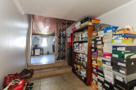 Casa à venda com 858m², 4 quartos e 4 vagas Casa à venda com 858m², 4 quartos e 4 vagasHall