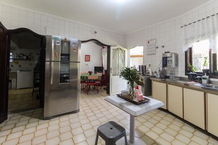 Casa à venda com 858m², 4 quartos e 4 vagas Casa à venda com 858m², 4 quartos e 4 vagasCozinha