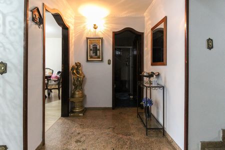 Casa à venda com 858m², 4 quartos e 4 vagas Casa à venda com 858m², 4 quartos e 4 vagasHall