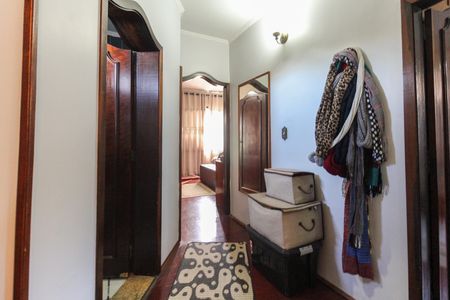 Casa à venda com 858m², 4 quartos e 4 vagas Casa à venda com 858m², 4 quartos e 4 vagasHall