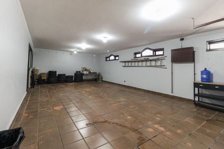 Casa à venda com 858m², 4 quartos e 4 vagas Casa à venda com 858m², 4 quartos e 4 vagasGaragem
