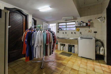 Casa à venda com 858m², 4 quartos e 4 vagas Casa à venda com 858m², 4 quartos e 4 vagasÁrea de Serviço