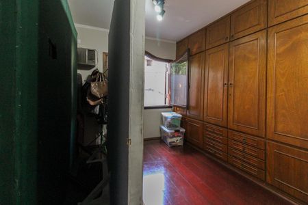 Casa à venda com 858m², 4 quartos e 4 vagas Casa à venda com 858m², 4 quartos e 4 vagasQuarto 3