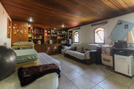 Casa à venda com 858m², 4 quartos e 4 vagas Casa à venda com 858m², 4 quartos e 4 vagasQuarto 4