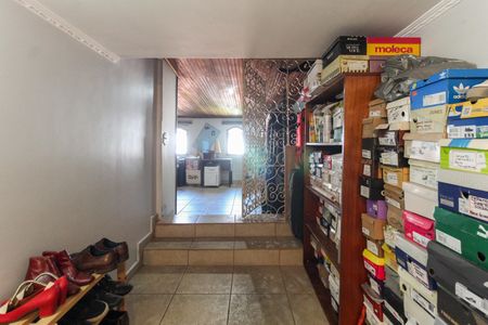 Casa à venda com 858m², 4 quartos e 4 vagas Casa à venda com 858m², 4 quartos e 4 vagasHall