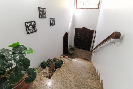 Casa à venda com 858m², 4 quartos e 4 vagas Casa à venda com 858m², 4 quartos e 4 vagasEntrada