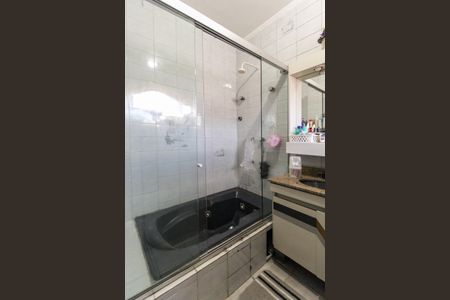 Casa à venda com 858m², 4 quartos e 4 vagas Casa à venda com 858m², 4 quartos e 4 vagasBanheiro da Suíte