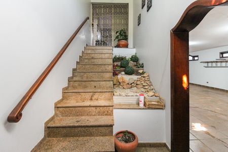 Casa à venda com 858m², 4 quartos e 4 vagas Casa à venda com 858m², 4 quartos e 4 vagasEntrada