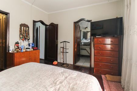 Casa à venda com 858m², 4 quartos e 4 vagas Casa à venda com 858m², 4 quartos e 4 vagasSuíte