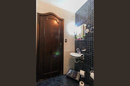 Casa à venda com 858m², 4 quartos e 4 vagas Casa à venda com 858m², 4 quartos e 4 vagasBanheiro 2