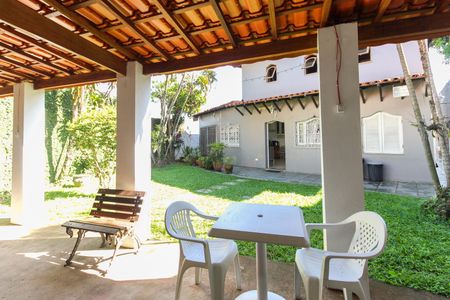 Casa à venda com 858m², 4 quartos e 4 vagas Casa à venda com 858m², 4 quartos e 4 vagasChurrasqueira