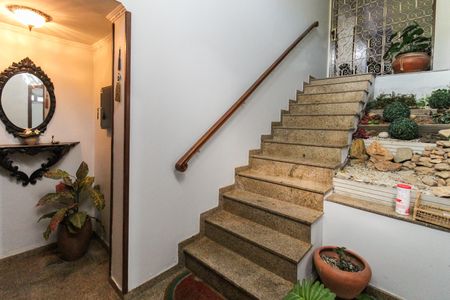 Casa à venda com 858m², 4 quartos e 4 vagas Casa à venda com 858m², 4 quartos e 4 vagasEntrada