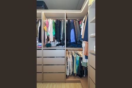 Apartamento à venda com 120m², 2 quartos e 2 vagasCloset da Suíte