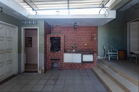 Casa à venda com 564m², 4 quartos e 16 vagas Casa à venda com 564m², 4 quartos e 16 vagasQuintal