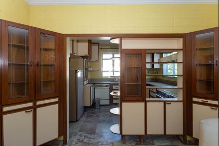 Casa à venda com 564m², 4 quartos e 16 vagas Casa à venda com 564m², 4 quartos e 16 vagasCozinha