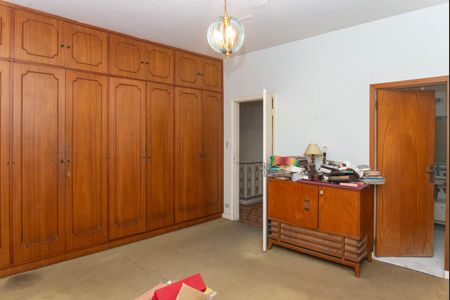 Casa à venda com 564m², 4 quartos e 16 vagas Casa à venda com 564m², 4 quartos e 16 vagasSuíte