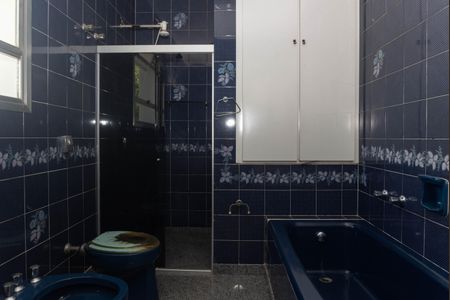 Casa à venda com 564m², 4 quartos e 16 vagas Casa à venda com 564m², 4 quartos e 16 vagasBanheiro 2