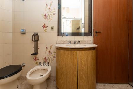 Casa à venda com 564m², 4 quartos e 16 vagas Casa à venda com 564m², 4 quartos e 16 vagasBanheiro da Suíte 2