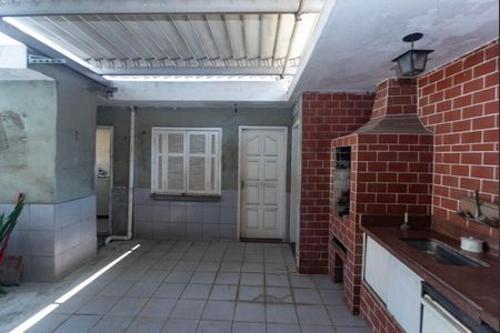 Casa à venda com 564m², 4 quartos e 16 vagas Casa à venda com 564m², 4 quartos e 16 vagasQuintal